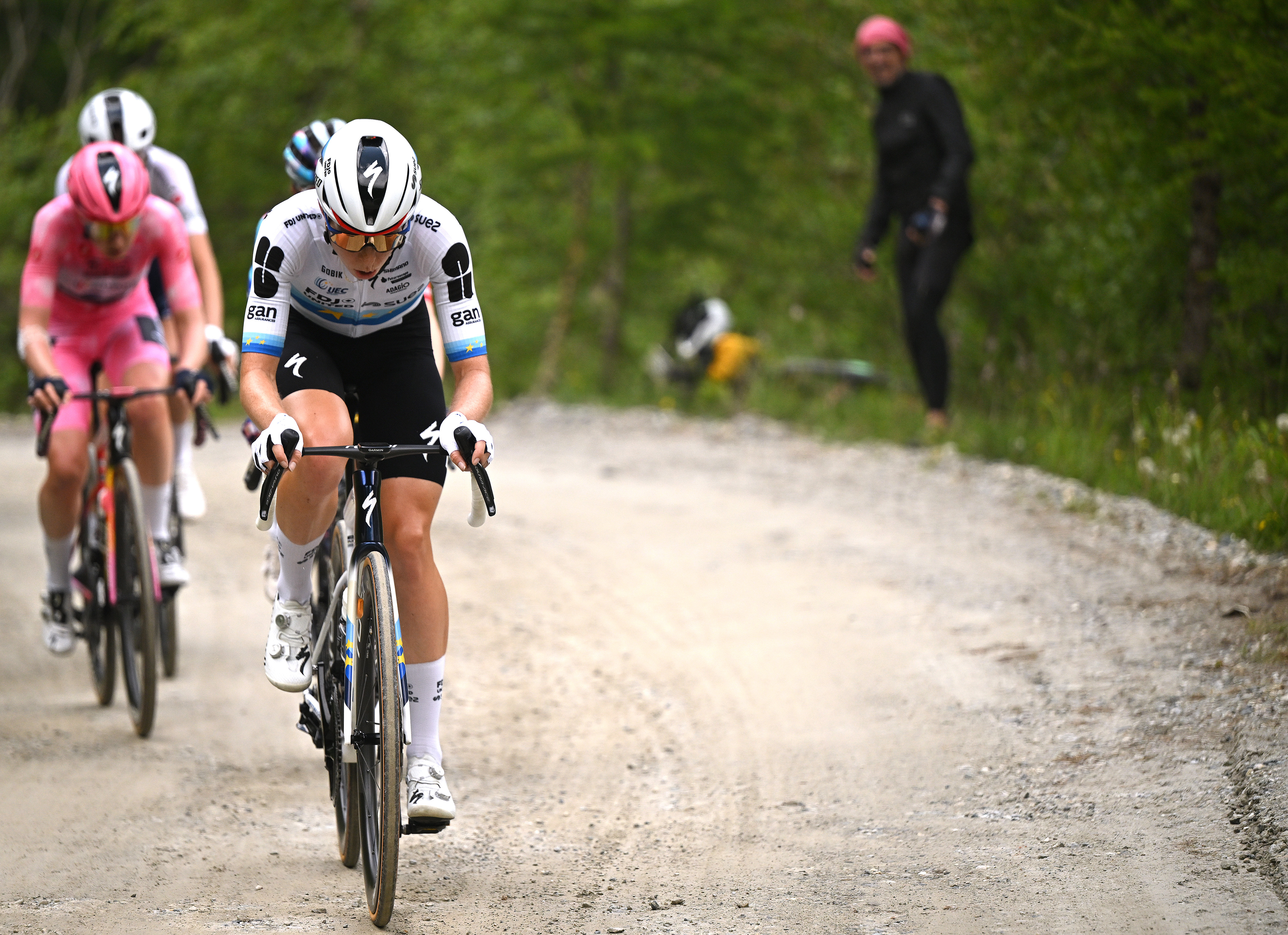 Demi Vollering climbs the Colle delle Finestre in Giro d'Itlaia Women 2026