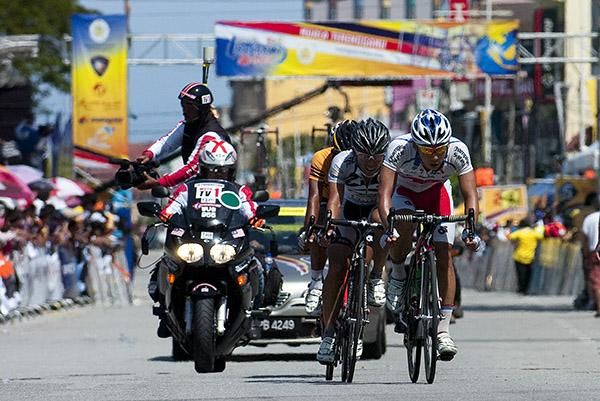 A break of four rider from Asian teams tried to steal the show on the final day in Kuala Terengganu.