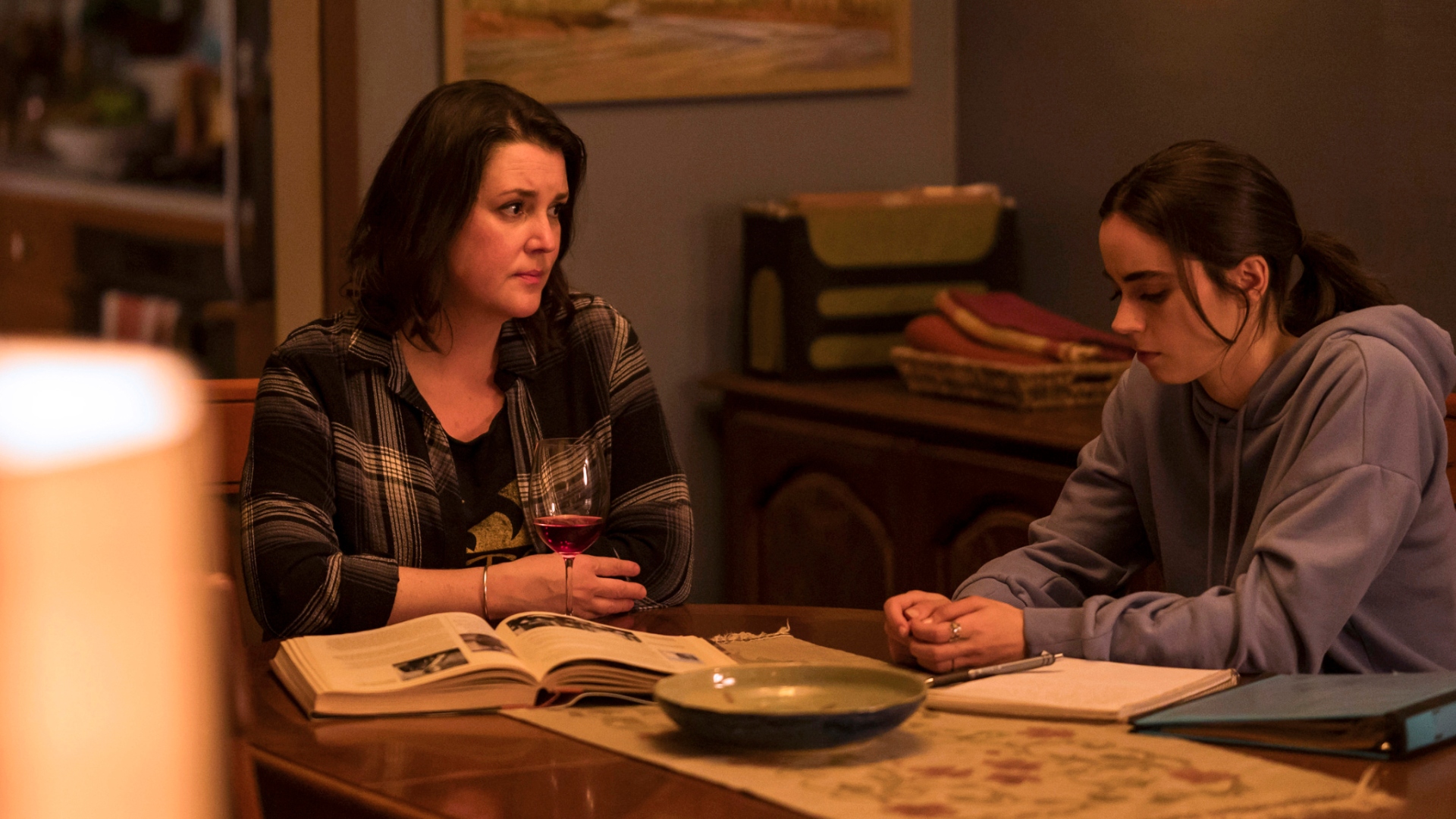 Melanie Lynskey sits with her daughter in Yellowjackets season 3