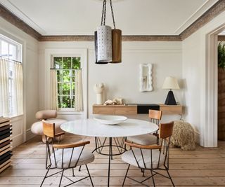 Black leg chairs, white dining table, wooden floor