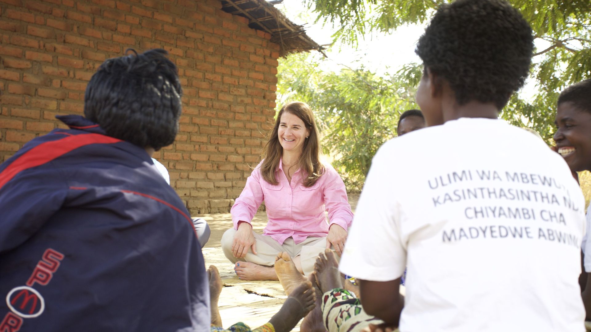 Hair, Human body, Jacket, Adaptation, Bag, Sharing, Temple, Luggage and bags, Camouflage, Military camouflage,