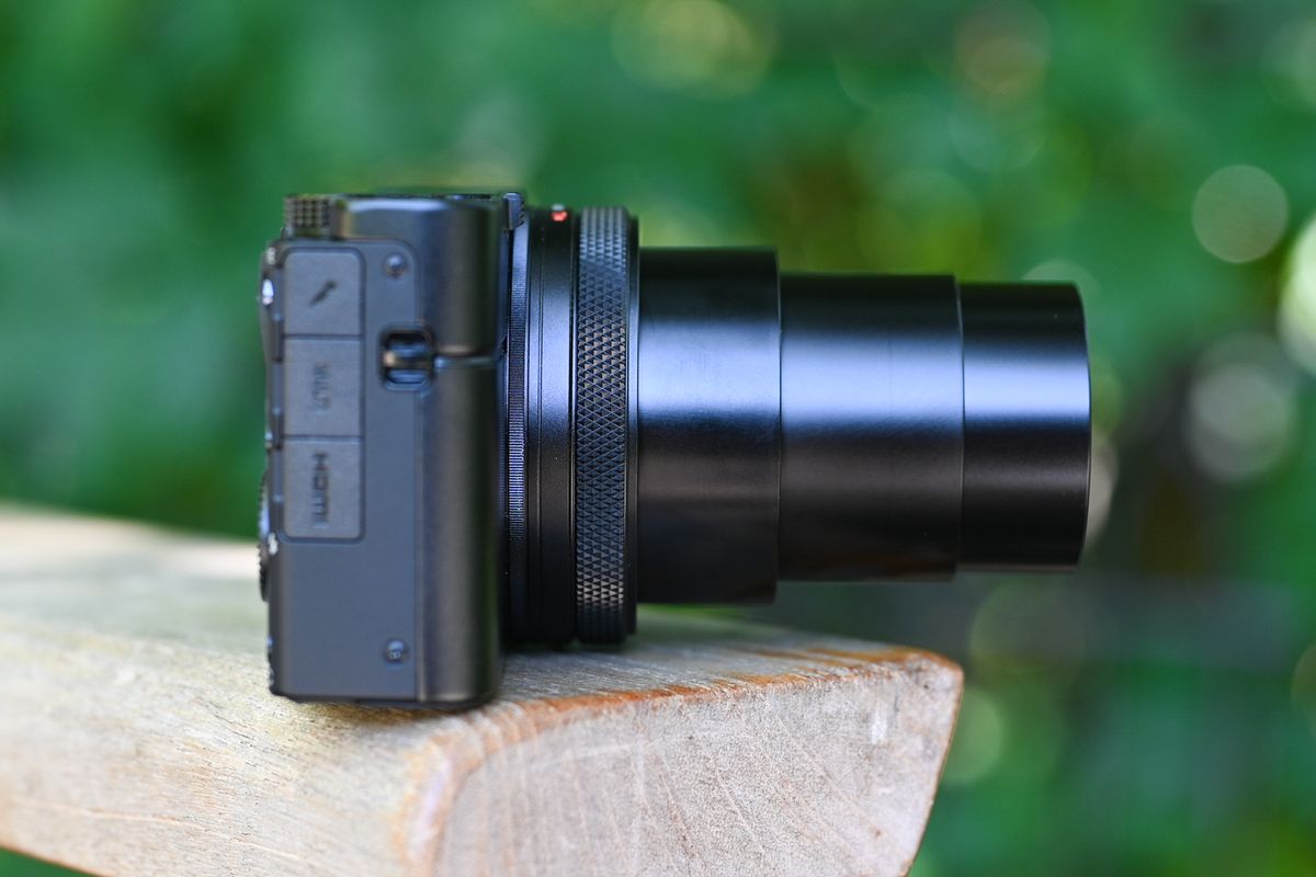 Side profile of the Sony RX100 VII with its lens extended