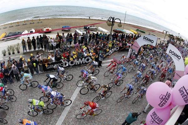 A start by the sea for stage 13
