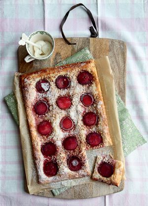 Easy plum tarts