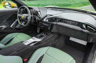 Ferrari 12Cilindri interior