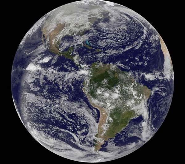 earth-full-2010-101231-02