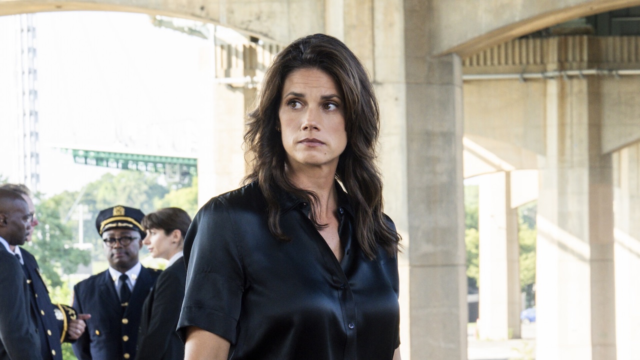Maggie at the scene of a crime in CBS' FBI Season 8x05