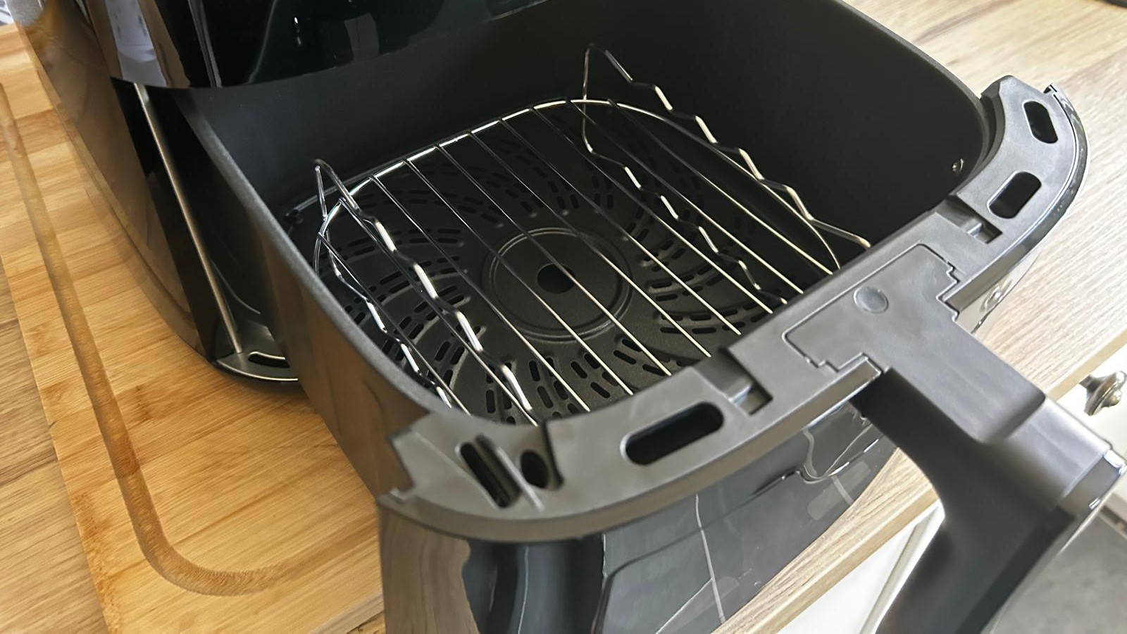 Bosch Series 6 Air Fryer with drawer open