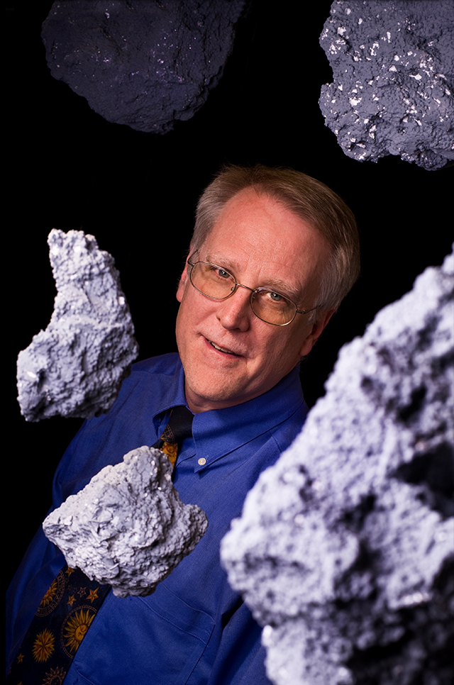 'Un trampolín hacia Marte': las lunas pequeñas pueden ayudarnos a convertirnos en especies interplanetarias, dice el astrofísico del MIT Richard Binzel