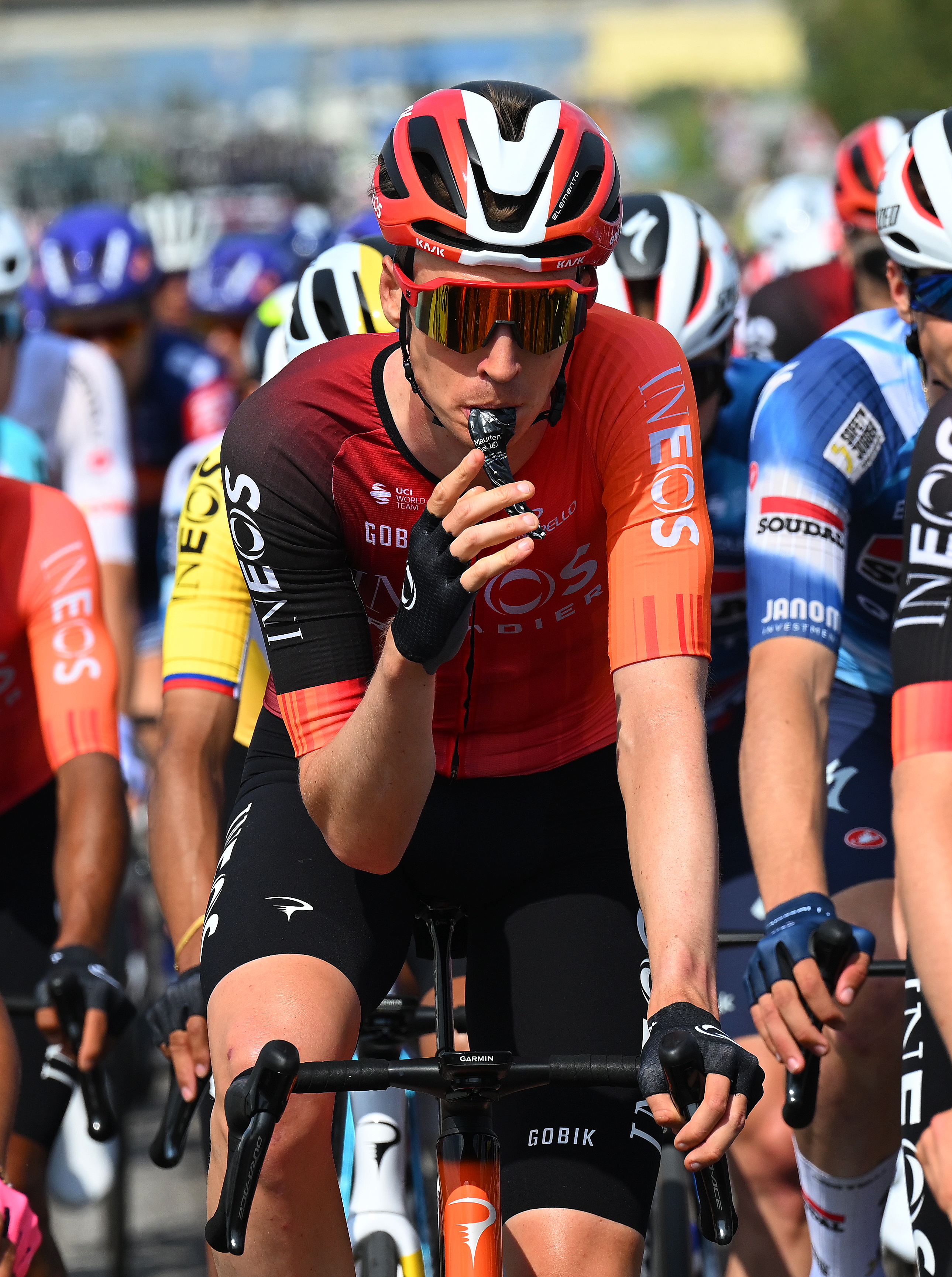 Cyclists eating