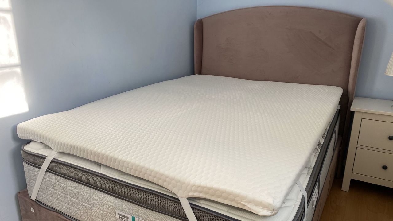 A look at the design of the Helix GlacioTex Premium Mattress Topper