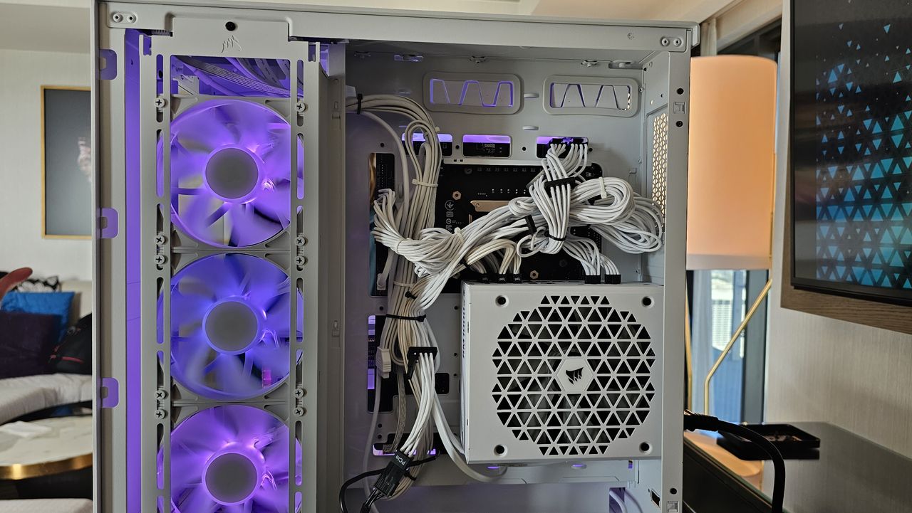 Shots of Corsair's upcoming Mid Tower, Dual Chamber 6500X Case.