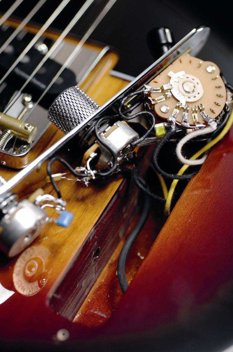 The special capacitor on position four provides an excellent 'woman tone'.
