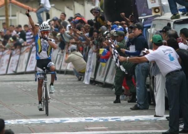 Eduin Becerra (Maracaibo) wins stage 9 in San Simon.