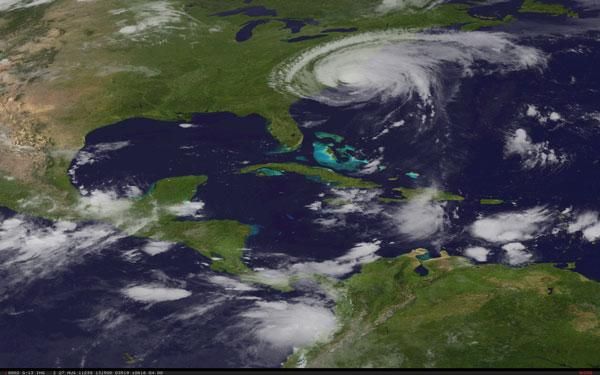 hurricane-irene-goes-110827-02