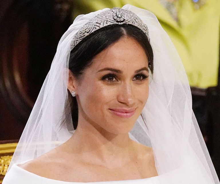 Veil, Bridal veil, Bridal accessory, Hair, Headpiece, Hair accessory, Bride, Skin, Eyebrow, Beauty,