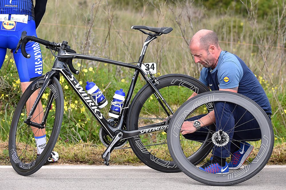 Tom Boonen (Etixx - Quick-Step) gets a new wheel