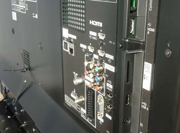 Panasonic TX-L37DT30 connections