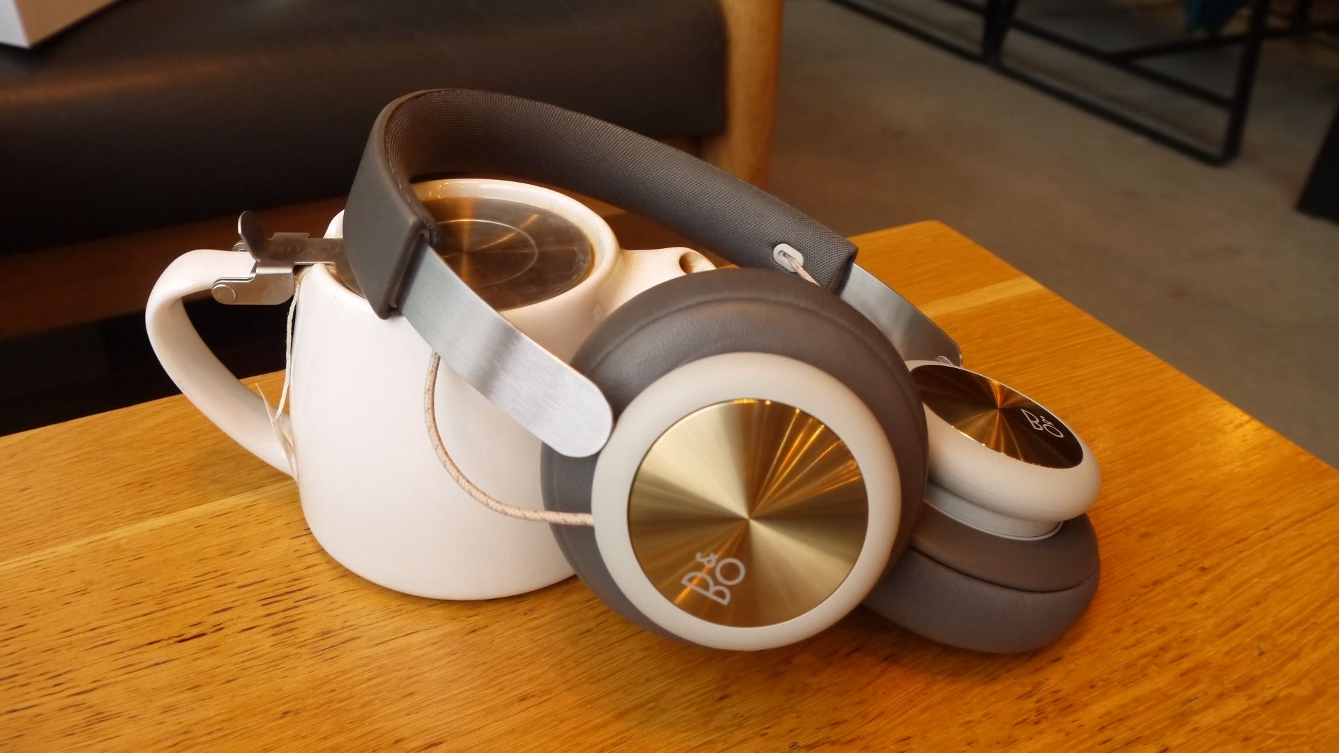 Bang & Olufsen Beoplay H4 ベージュ Bang & Olufsen Beoplay H4 Wireless Headphones (2nd gen, 2019