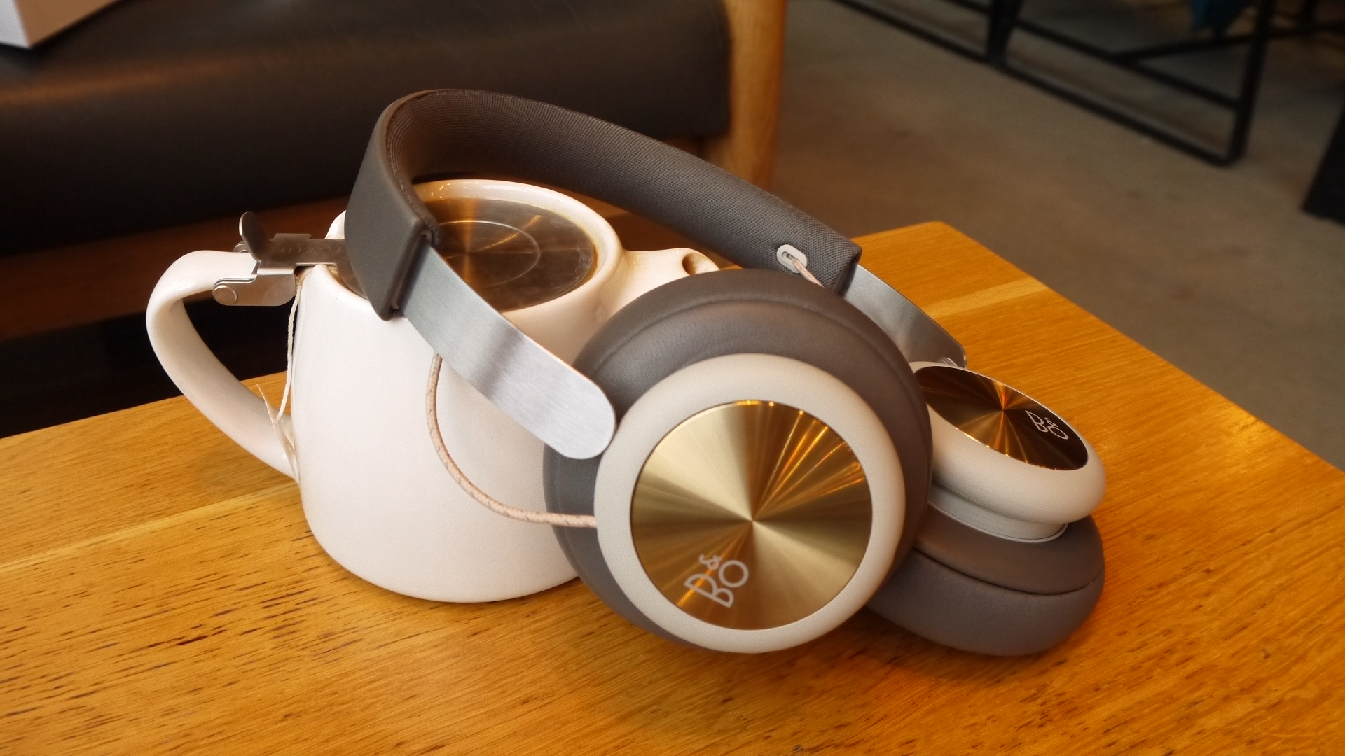 B&O Play by Bang & Olufsen Beoplay H4 review: Sweet-sounding and  comfortable - CNET