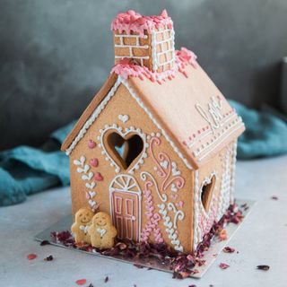 Love Shack Gingerbread House Baking Kit