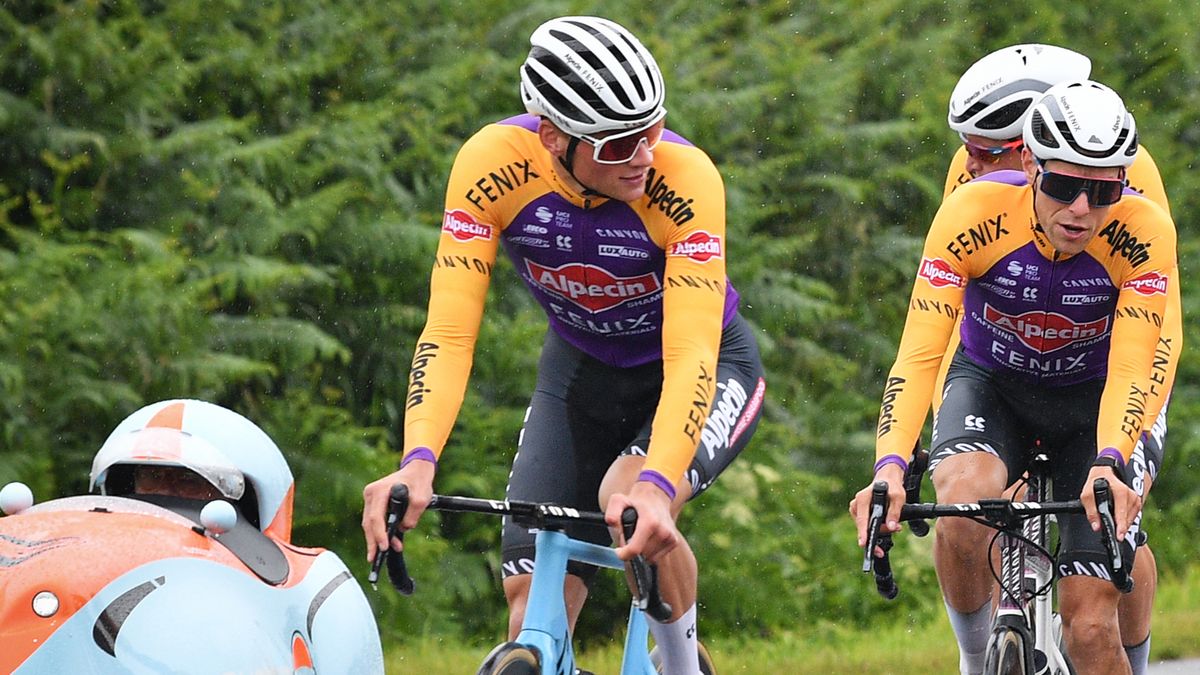 Mathieu Van der Poel riding a Canyon Aeroad with a new handlebar