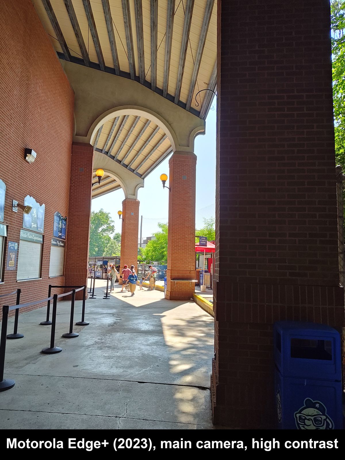 Daytime camera samples from the Motorola Edge+ (2023) in a high-contrast situation