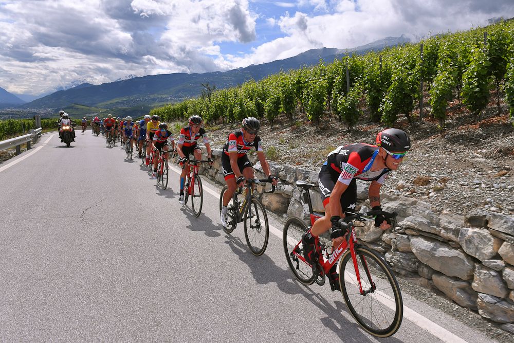 BMC lead the chase during stage 5 at Tour de Suisse