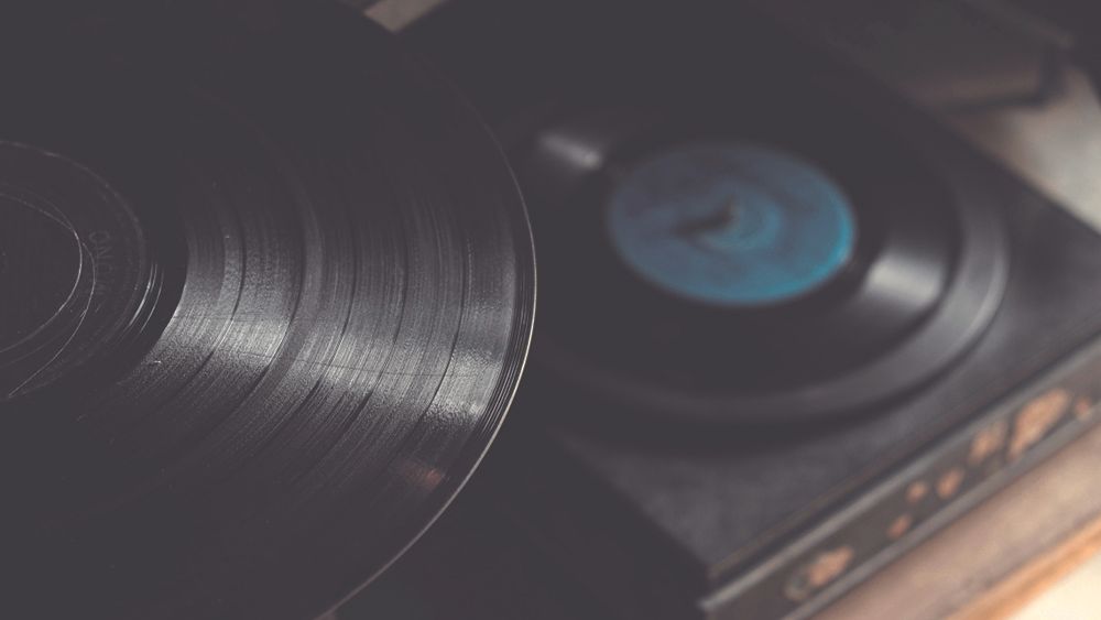 Cyrus to host &#039;Virtual Vinyl Day&#039; YouTube webinar on Saturday