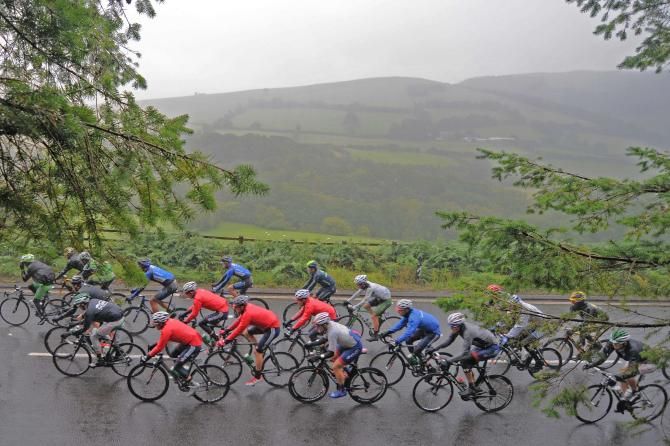The red rain jackets of team Great Britain brighten up the peloton
