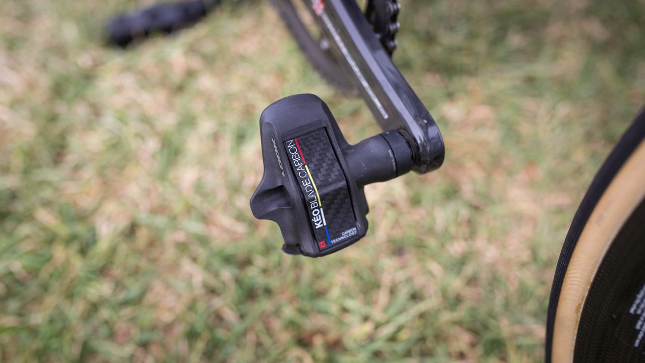 One of the few non-Italian components are the Look Keo Blade Carbon pedals