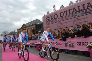 The NetApp team has special pink-themed jerseys for the Giro