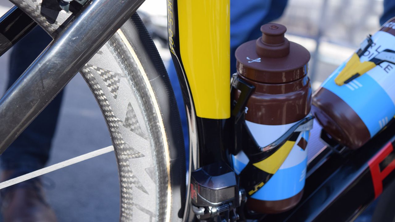 The seat tube hugs the shape of the rear wheel