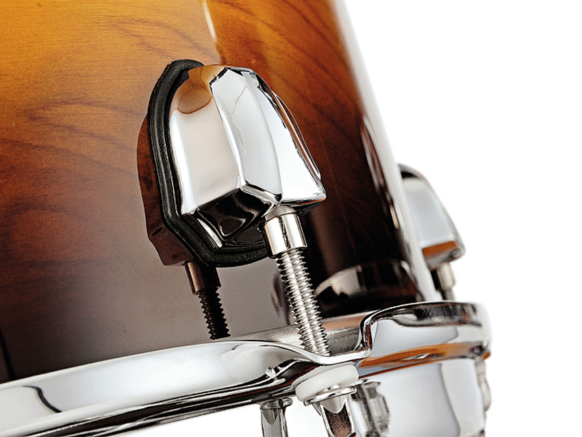 Shield-shaped lugs are already featured on the Velvetone snare drum, and their design is nicely echoed in the floor tom leg brackets.