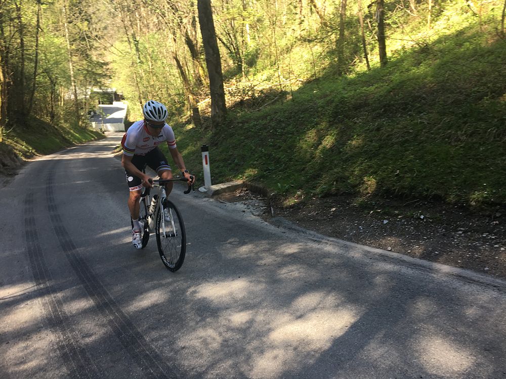 Thomas Rohregger rides the H&ouml;ll climb
