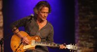 Billy Squier performs live with a Les Paul in NYC.