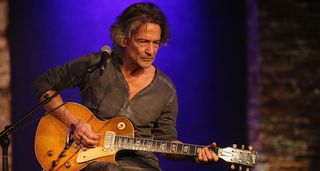 Billy Squier performs live with a Les Paul in NYC.