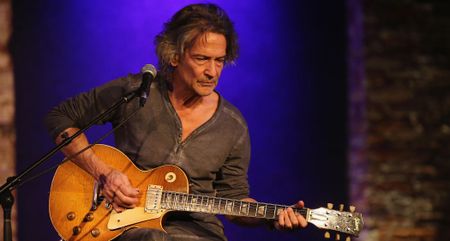 Billy Squier performs live with a Les Paul in NYC.