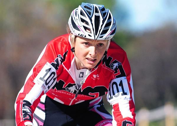 Natasha Elliot (Garneau Club Chausseures) in control en route to another win.