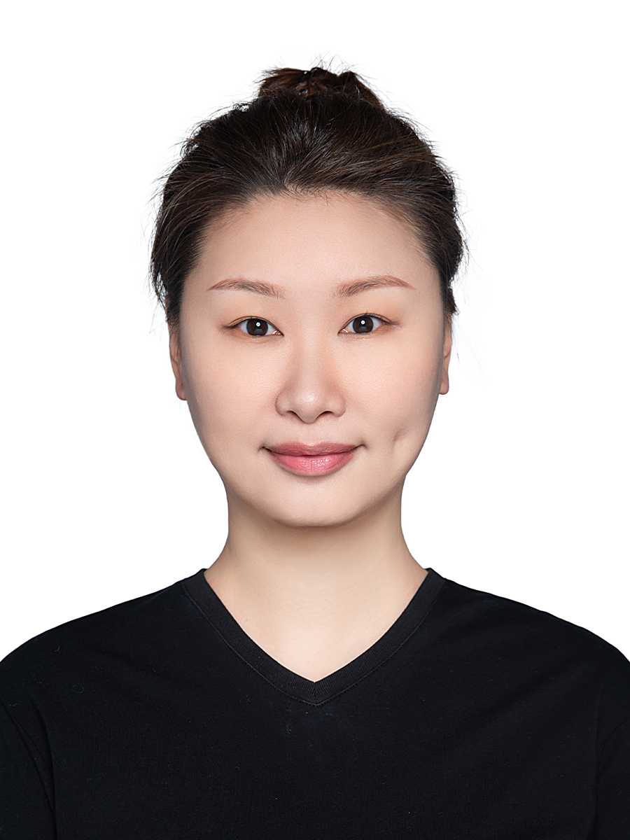 Headshot of Ivy Li.