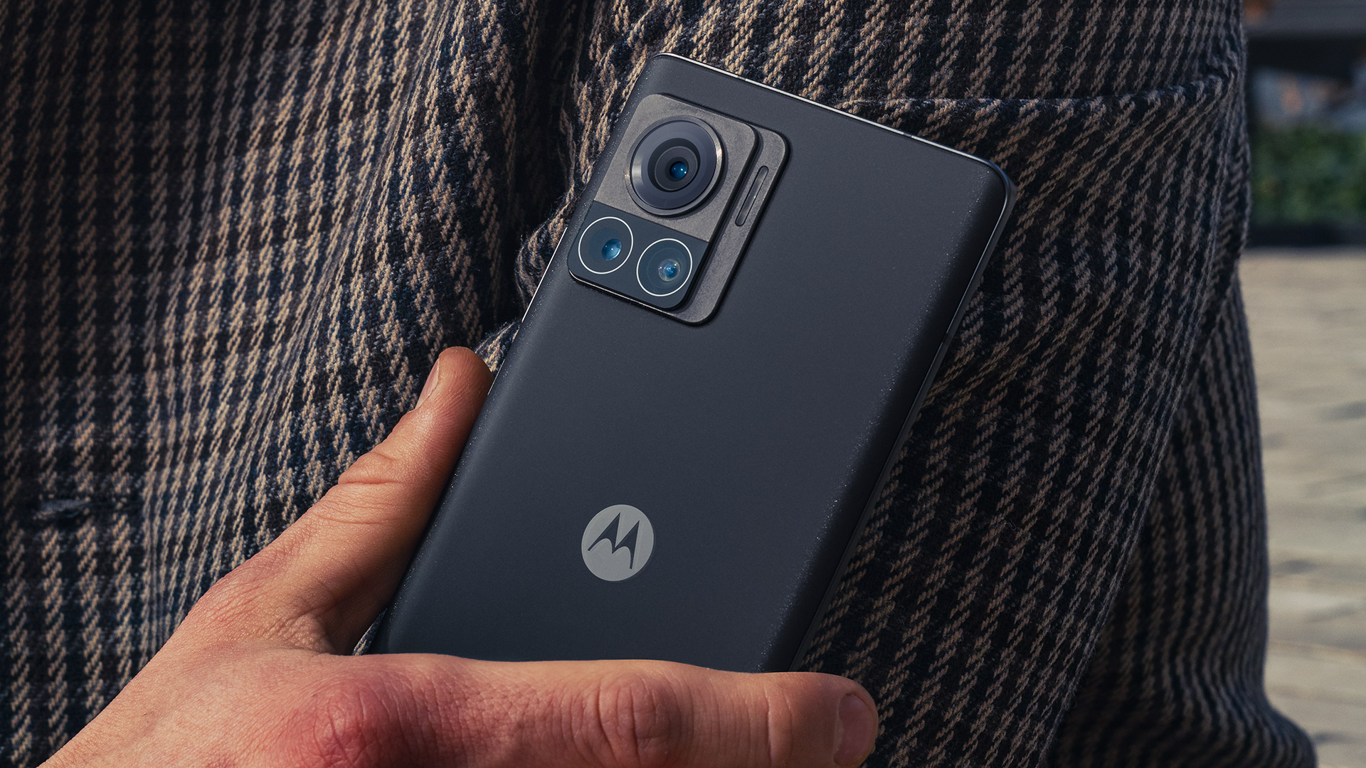Motorola Edge 30 Ultra in Interstellar Black