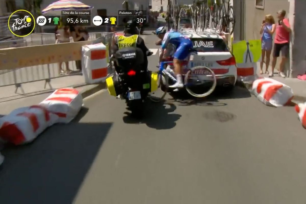 Jack Bauer (Team BikeExchange-Jayco) crashes on Tour de France stage 18