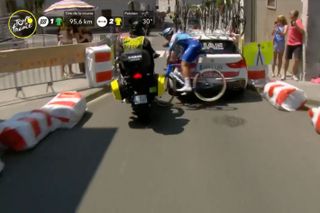 Jack Bauer (Team BikeExchange-Jayco) crashes on Tour de France stage 18