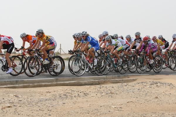 Riding hard in the crosswinds, the race broke into a couple of groups