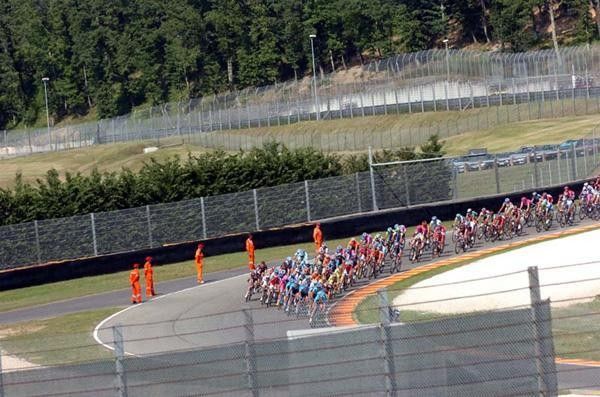 Milram leads the sprint.
