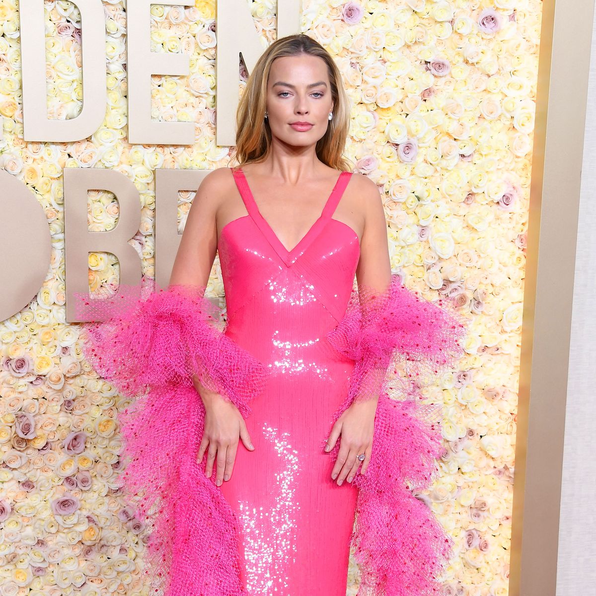 The Story Behind Margot Robbies Epic Golden Globes Dress Marie Claire Uk