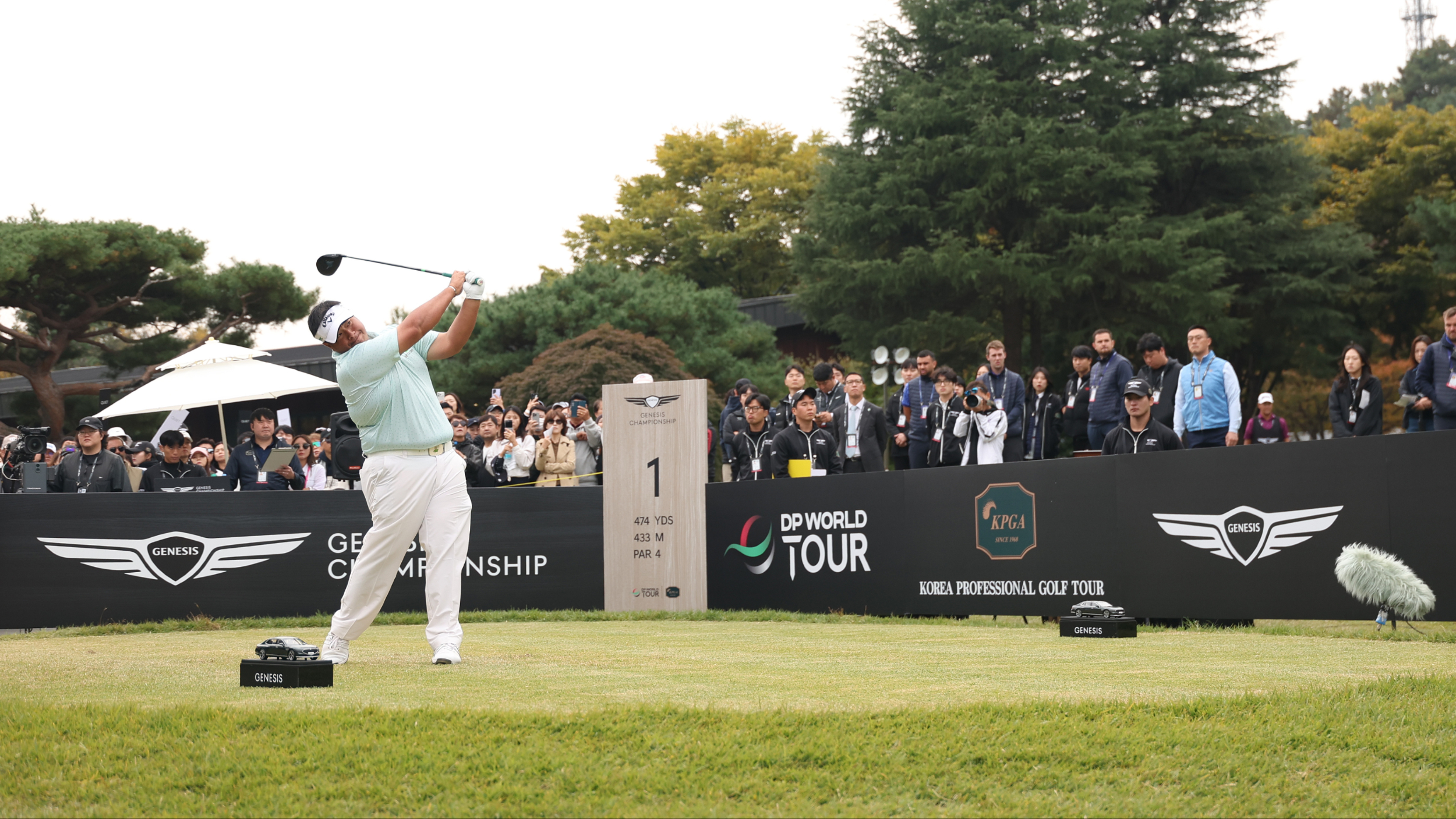 Kiradech Aphibarnrat hits a drive  