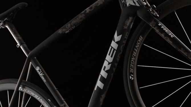 The frameset now drops in at a claimed weight of just 725g