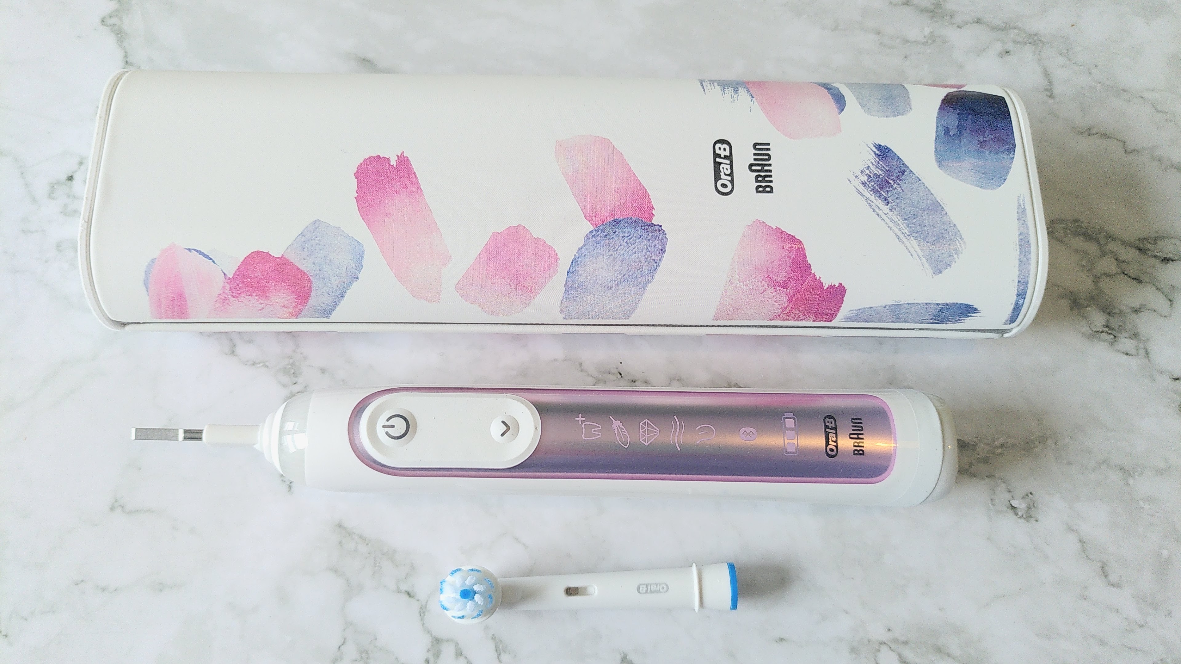 Oral-B Genius X with charging case and brush head