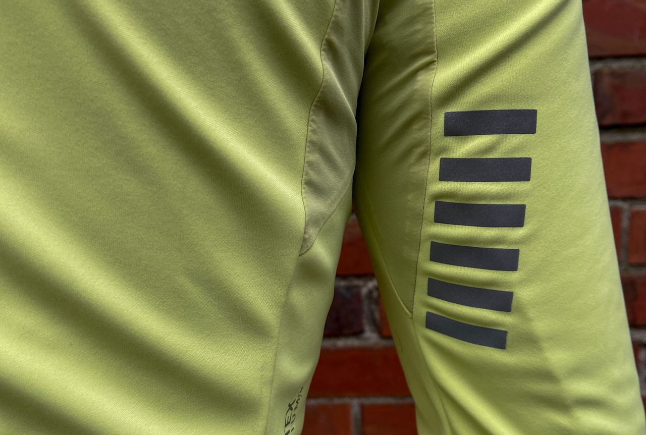 Rapha Men's Pro Team Long Sleeve Gore-Tex Infinium Jersey review Rapha Men's Pro Team Long Sleeve Gore-Tex Infinium Jersey review